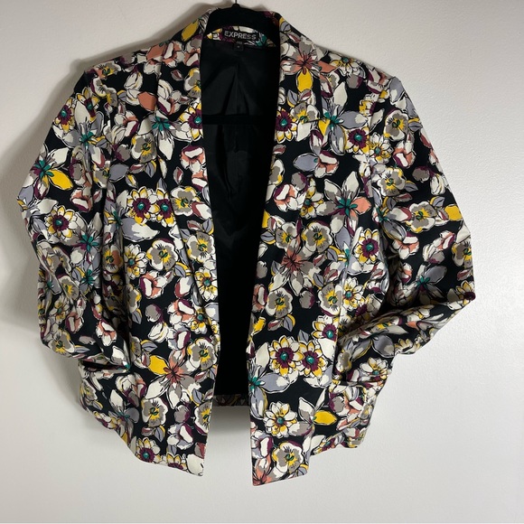 Express Jackets & Blazers - Women Express floral blazer size 10 🌸🌼